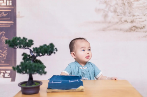 乐平宝宝眼睛突然肿了